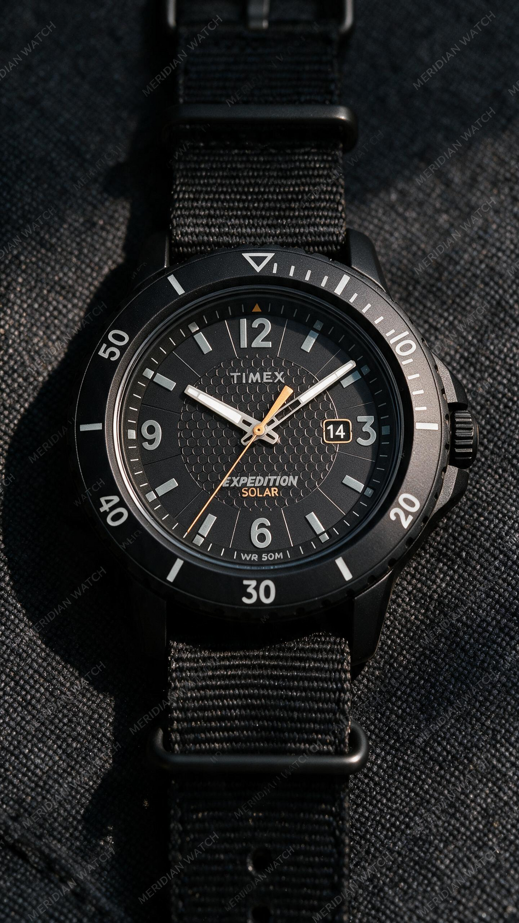Reloj Timex Expedition Solar Negro Nylon 44mm | Hombre