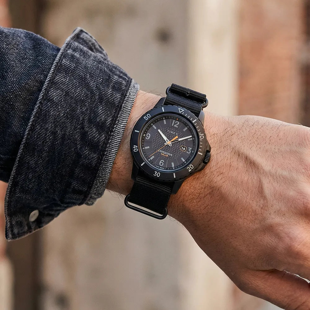 Reloj Timex Expedition Solar Negro Nylon 44mm | Hombre