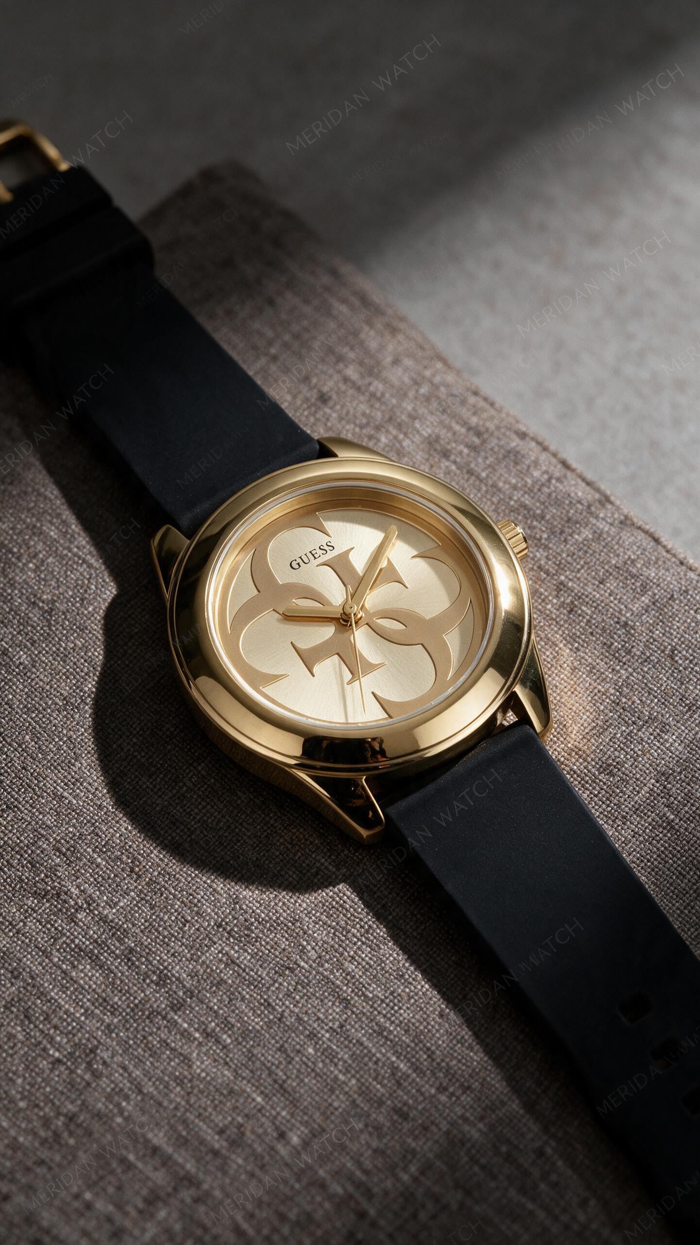 Reloj Guess Ladies G-Twist Oro Logo Cuero Negro | Mujer